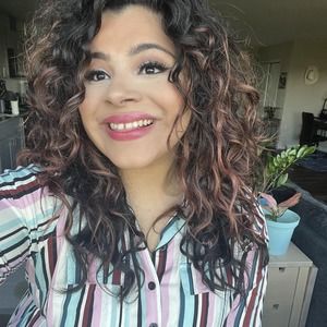 Meet your Posher, Crystal